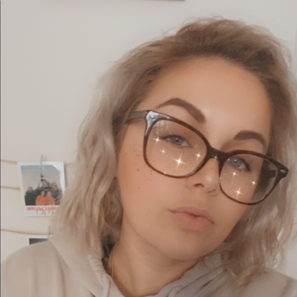 Meet your Posher, Joelle